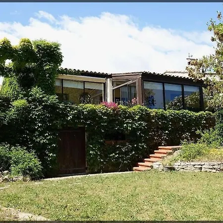Mas Provencal A 100 M De La *